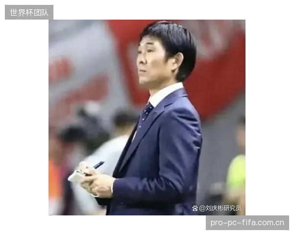 日本队前场压迫极具侵略性,森保一的战术旨在通过快速反击惩罚对手失误。 日本队前场压迫极具侵略性,森保一的战术旨在通过快速反击惩罚对手失误。